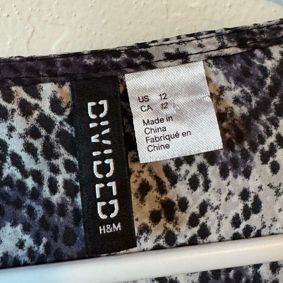 H&M SNAKE PRINT CROSS OVER BLOUSE - Picture 9 of 9